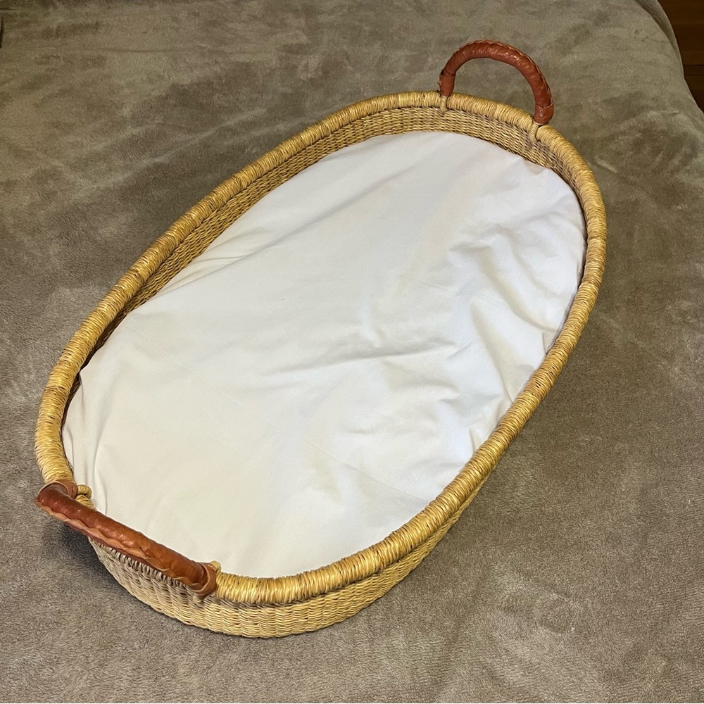 Design Dua Handwoven Changing Basket